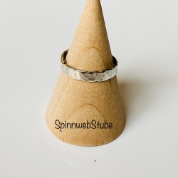 Schmaler Bandring aus Silber Bogen