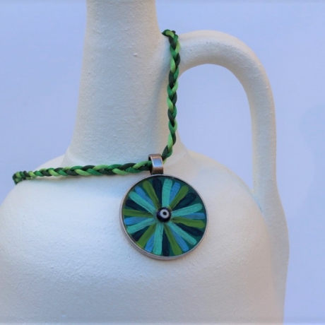 Halskette mit Mati Auge in rundem Anhänger in Türkis Blau Grün