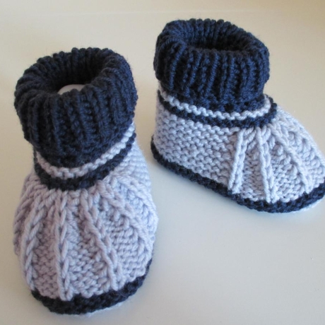 Babyschuhe gestrickt hellblau dunkelblau Größe 17