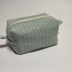 Kulturbeutel Boxy Bag Lindgrün gesteppt | Kosmetiktasche 