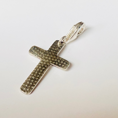 Edelsteinkette mit Kreuzanhänger aus Silber