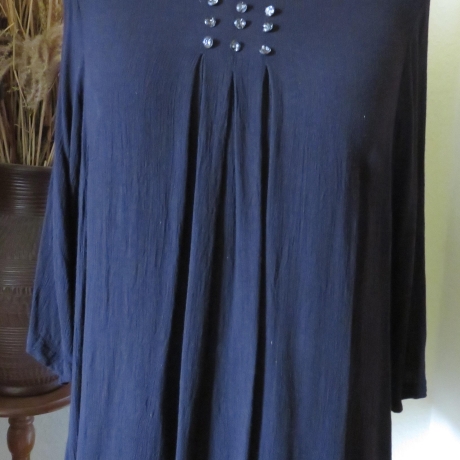 Schwarze Schlupfbluse mit Glitzerknöpfen
