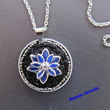Kette kurz mit Anhänger Lotusblume blau schwarz Upcycling
