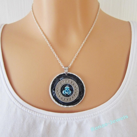 Kette kurz mit Anhänger blau silberfarben Upcycling