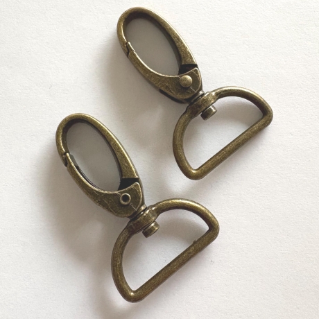 2x Karabinerhaken 25 mm altmessing 
