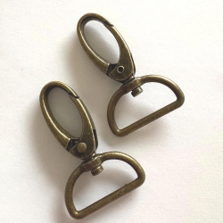 2x Karabinerhaken 25 mm altmessing 