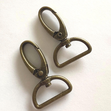 2x Karabinerhaken 25 mm altmessing 