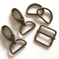 Taschenset 25 mm altmessing Karabiner + D-Ringe + Schieber