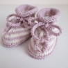 gestrickte Babyschuhe rosé gestreift mit Kordel 3-6 Monate