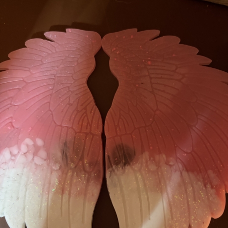 Handmade Engelsflügel aus Epoxidharz – Rosa & Weiß mit Glitzer 