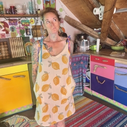 Sommerkleid mit Bindebändern und Taschen Größe 38-40