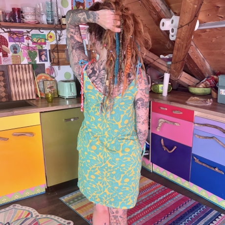 Sommerkleid mit Bindebändern und Taschen Größe 38-40