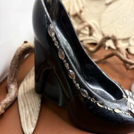 Handmade Epoxidharz Unikat – Eleganter Schmuckhalter im High-Heel