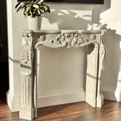 Schöne Konsole, Kaminverkleidung. Wanddekoration. 98 cm