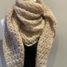 Handgehäkeltes Mohair-Dreieckstuch 