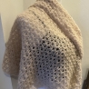 Handgehäkeltes Mohair-Dreieckstuch 