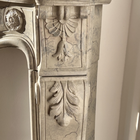 Schöne Konsole, Kaminverkleidung. Wanddekoration. 98 cm