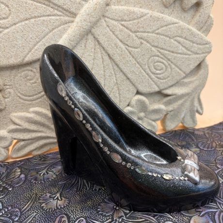 Handmade Epoxidharz Unikat – Eleganter Schmuckhalter im High-Heel
