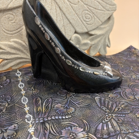 Handmade Epoxidharz Unikat – Eleganter Schmuckhalter im High-Heel