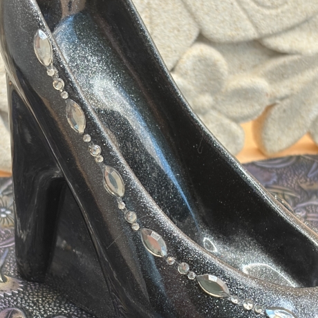 Handmade Epoxidharz Unikat – Eleganter Schmuckhalter im High-Heel