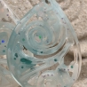 Handgemachte Epoxidharz-Ohrringe in Mintgrün – Aqua Swirl 