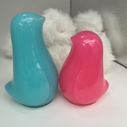 Farbenfrohe Deko-Vögel – Liebevolle Handarbeit aus Harz Farbenfrohe Deko-Vögel – Liebevolle Handarbeit aus Harz