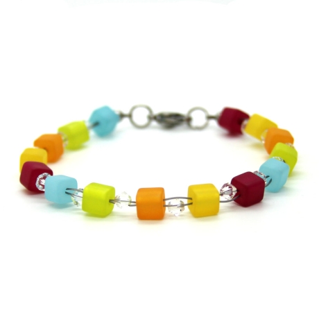 Polaris-Würfel-Armband in fruchtigen Farben und klaren Biconen