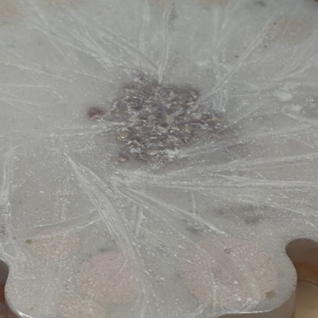 Untersetzer aus Epoxidharz – Blütenform in Creme & hellem Flieder