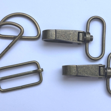 Taschenset 30 mm altmessing Karabinerhaken D-Ringe Schieber