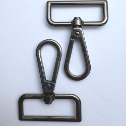 Karabinerhaken 40 / 38 mm schwarz-silber flach formschön