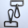Karabinerhaken 40 / 38 mm schwarz-silber flach formschön