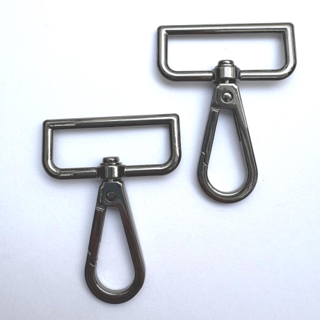 Karabinerhaken 40 / 38 mm schwarz-silber flach formschön