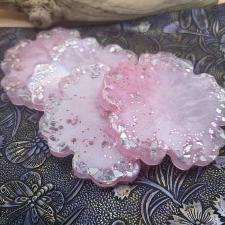 Handgemachte Untersetzer aus Epoxidharz  Rosa Blüten mit Glitzer