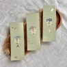 Lesezeichen mit gepressten Blumen • pastellgrün gold