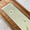 Lesezeichen mit gepressten Blumen • pastellgrün gold