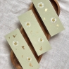 Lesezeichen mit gepressten Blumen • pastellgrün gold