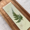 Lesezeichen mit gepressten Zweigen • pastellgrün glitzer