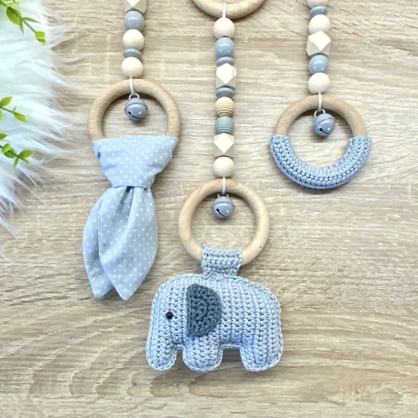 Spielbogen Anhänger Baby Gym Set gehäkelt Elefant Knisterohr grau