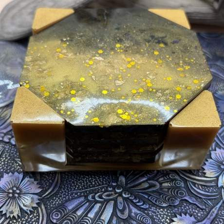 Handmade Epoxidharz-Untersetzer „Golden Glamour“ mit Halter  