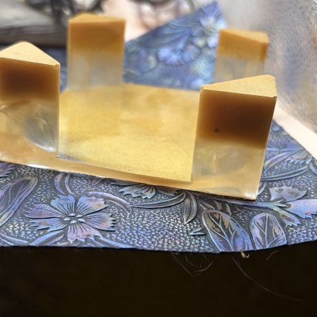 Handmade Epoxidharz-Untersetzer „Golden Glamour“ mit Halter  