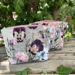Kosmetiktasche | Blumen Grau Bunt gesteppt | Kulturbeutel 