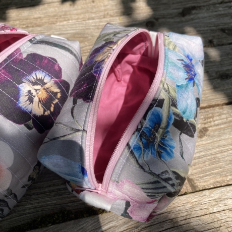Kulturbeutel  | Boxy Bag gesteppt  | Blumen  | Kosmetiktasche