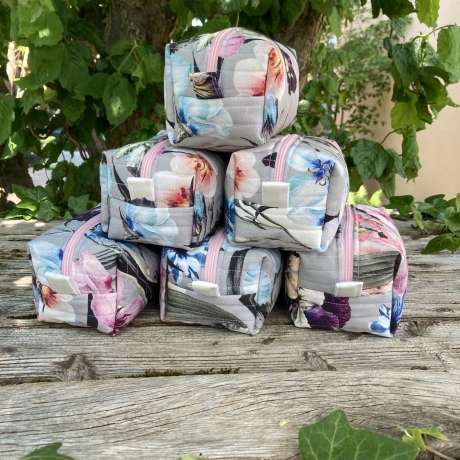 Kulturbeutel  | Boxy Bag gesteppt  | Blumen Grau | Kosmetik Gr. L
