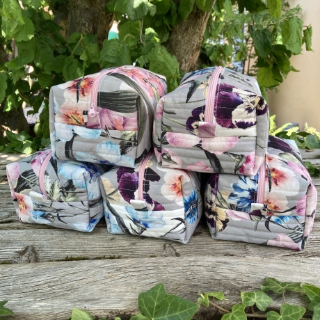 Kulturbeutel  | Boxy Bag gesteppt  | Blumen  | Kosmetiktasche