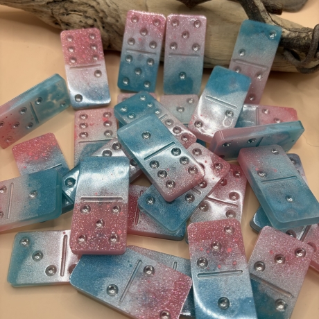 Handmade Dominosteine aus Epoxidharz – Dominos  Rosa und Blau 