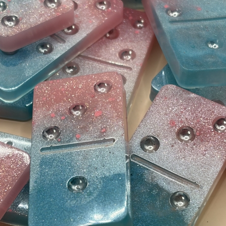 Handmade Dominosteine aus Epoxidharz – Dominos  Rosa und Blau 