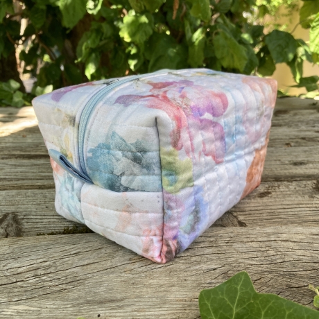 Kulturbeutel Boxy Bag | Aquarell-Blumen gesteppt | Kosmetiktasche