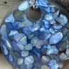 Handgemachte Ohrringe aus Epoxidharz mit Abalone-Muschelsplittern
