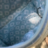 Mini Boxy Bag Hellblau-Weiß gesteppt | Schlüsselanhänger 