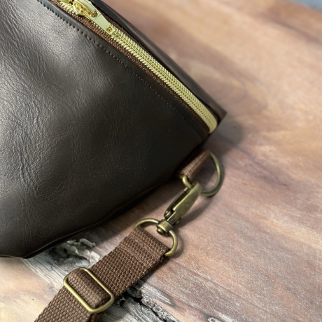 Bauchtasche MegaBigBASY aus Kunstleder